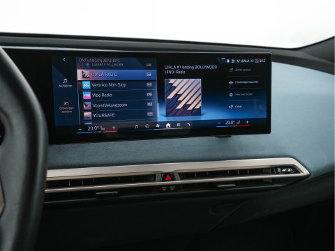BMW iX xDrive40 Business Edition Plus 77 kWh [ 3-Fase ] {SOH-100%} (INCL-BTW) *PANO | HEAD-UP | TOPVIEW | MASSAGE | LASER-LIGHT | MEMORY-PACK | BOWERS&WILKINS | BLINDSPOT | WIDESCREEN-COCKPIT | HEATED-COMFORTSEATS | DAB | AMBIENTLIGHT | NAVI-FULLMAP | 20''AL