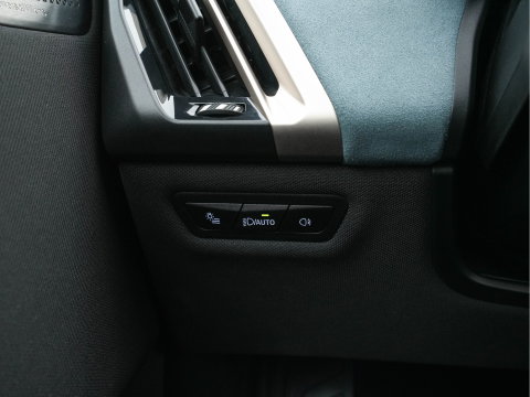 BMW iX xDrive40 Business Edition Plus 77 kWh [ 3-Fase ] {SOH-100%} (INCL-BTW) *PANO | HEAD-UP | TOPVIEW | MASSAGE | LASER-LIGHT | MEMORY-PACK | BOWERS&WILKINS | BLINDSPOT | WIDESCREEN-COCKPIT | HEATED-COMFORTSEATS | DAB | AMBIENTLIGHT | NAVI-FULLMAP | 20''AL