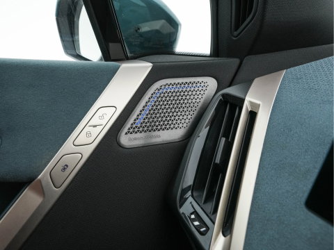BMW iX xDrive40 Business Edition Plus 77 kWh [ 3-Fase ] {SOH-100%} (INCL-BTW) *PANO | HEAD-UP | TOPVIEW | MASSAGE | LASER-LIGHT | MEMORY-PACK | BOWERS&WILKINS | BLINDSPOT | WIDESCREEN-COCKPIT | HEATED-COMFORTSEATS | DAB | AMBIENTLIGHT | NAVI-FULLMAP | 20''AL