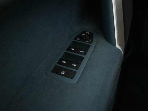 BMW iX xDrive40 Business Edition Plus 77 kWh [ 3-Fase ] {SOH-100%} (INCL-BTW) *PANO | HEAD-UP | TOPVIEW | MASSAGE | LASER-LIGHT | MEMORY-PACK | BOWERS&WILKINS | BLINDSPOT | WIDESCREEN-COCKPIT | HEATED-COMFORTSEATS | DAB | AMBIENTLIGHT | NAVI-FULLMAP | 20''AL