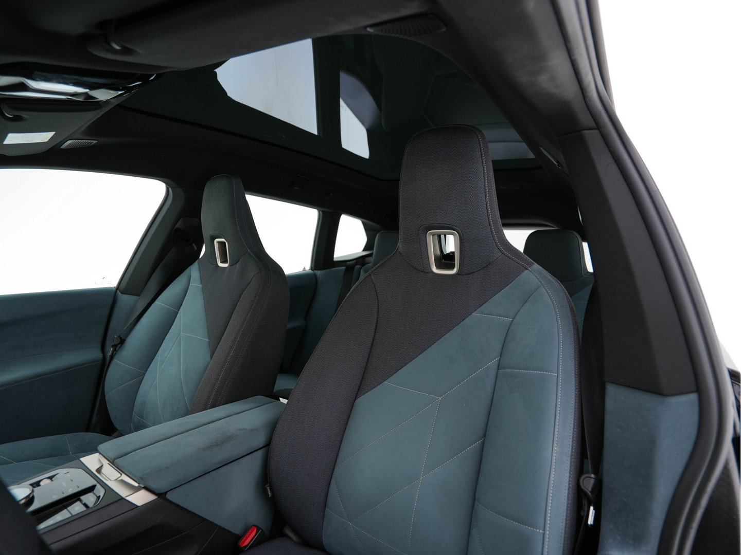 BMW iX xDrive40 Business Edition Plus 77 kWh [ 3-Fase ] {SOH-100%} (INCL-BTW) *PANO | HEAD-UP | TOPVIEW | MASSAGE | LASER-LIGHT | MEMORY-PACK | BOWERS&WILKINS | BLINDSPOT | WIDESCREEN-COCKPIT | HEATED-COMFORTSEATS | DAB | AMBIENTLIGHT | NAVI-FULLMAP | 20''AL