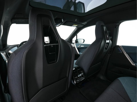 BMW iX xDrive40 Business Edition Plus 77 kWh [ 3-Fase ] {SOH-100%} (INCL-BTW) *PANO | HEAD-UP | TOPVIEW | MASSAGE | LASER-LIGHT | MEMORY-PACK | BOWERS&WILKINS | BLINDSPOT | WIDESCREEN-COCKPIT | HEATED-COMFORTSEATS | DAB | AMBIENTLIGHT | NAVI-FULLMAP | 20''AL