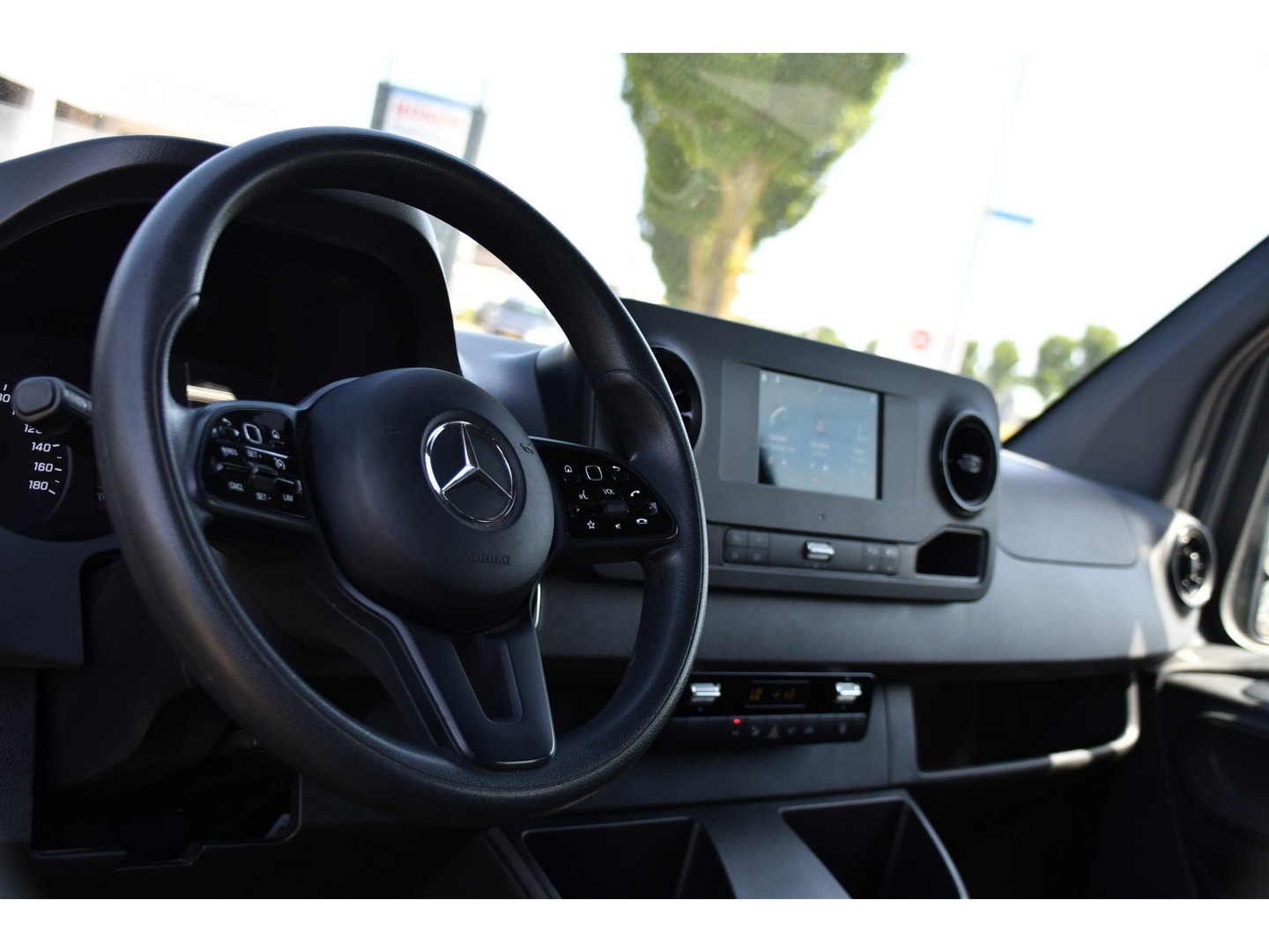 Mercedes-Benz Sprinter 317 1.9 CDI L2H2 DC PB Edition Camera, Cruise, Carplay, 170pk, LED, 3500kg Trekhaak, Automaat, Sensoren, Multimedia, Uniek!