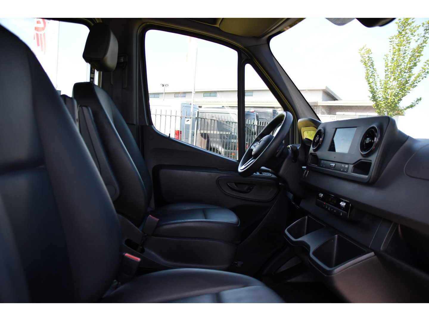 Mercedes-Benz Sprinter 317 1.9 CDI L2H2 DC PB Edition Camera, Cruise, Carplay, 170pk, LED, 3500kg Trekhaak, Automaat, Sensoren, Multimedia, Uniek!