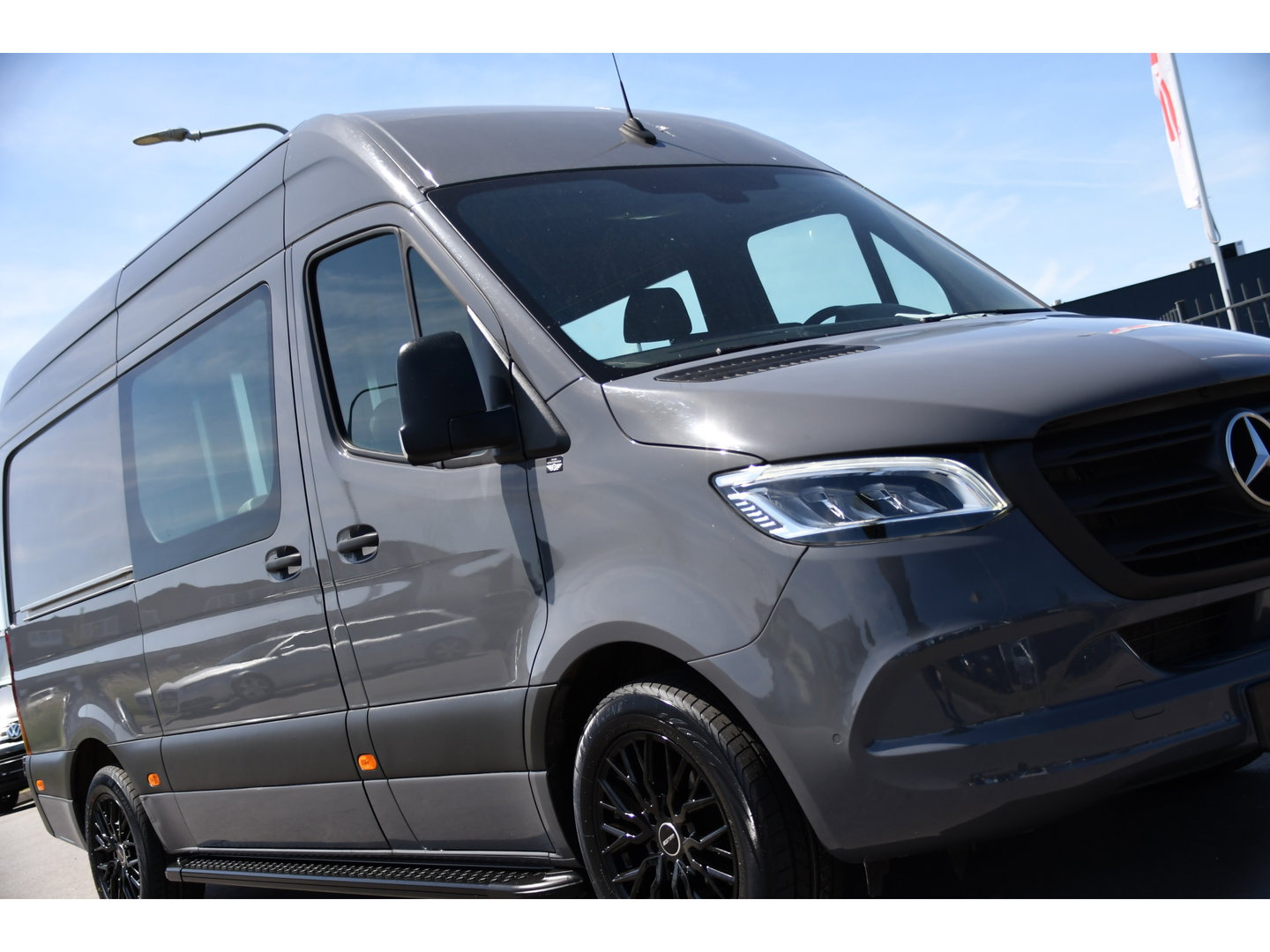 Mercedes-Benz Sprinter 317 1.9 CDI L2H2 DC PB Edition Camera, Cruise, Carplay, 170pk, LED, 3500kg Trekhaak, Automaat, Sensoren, Multimedia, Uniek!