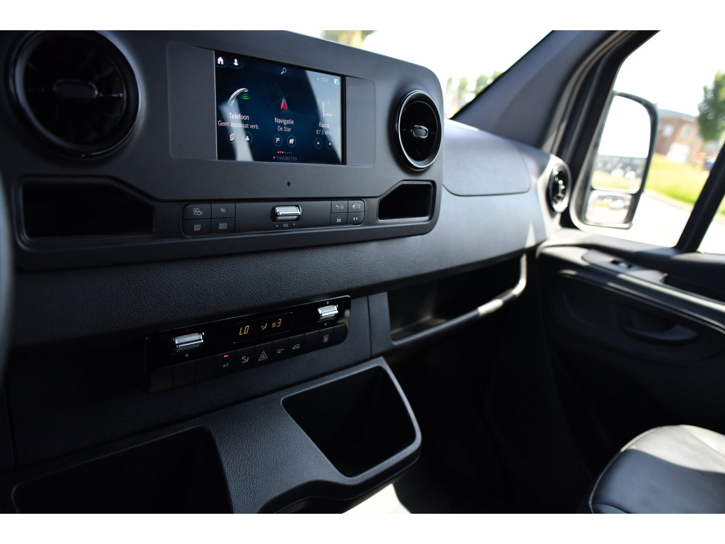 Mercedes-Benz Sprinter 317 1.9 CDI L2H2 DC PB Edition Camera, Cruise, Carplay, 170pk, LED, 3500kg Trekhaak, Automaat, Sensoren, Multimedia, Uniek!