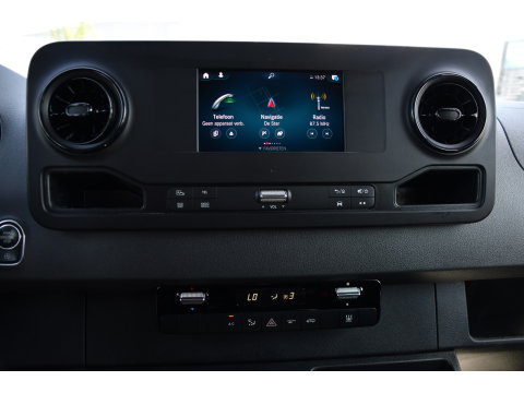Mercedes-Benz Sprinter 317 1.9 CDI L2H2 DC PB Edition Camera, Cruise, Carplay, 170pk, LED, 3500kg Trekhaak, Automaat, Sensoren, Multimedia, Uniek!