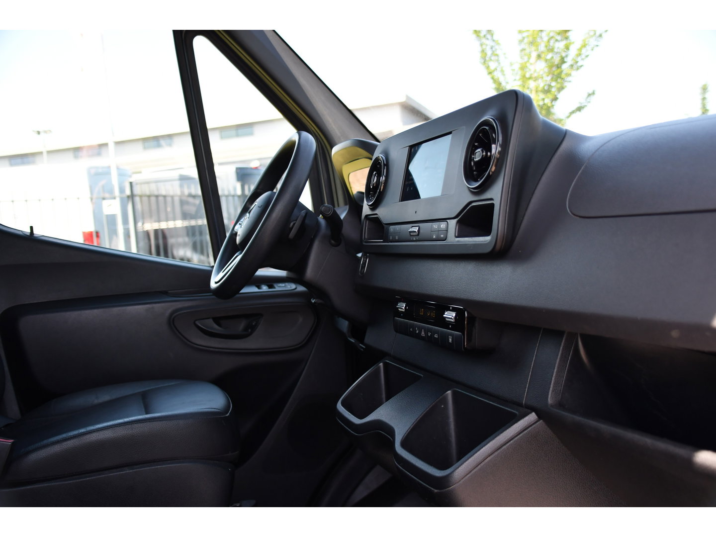 Mercedes-Benz Sprinter 317 1.9 CDI L2H2 DC PB Edition Camera, Cruise, Carplay, 170pk, LED, 3500kg Trekhaak, Automaat, Sensoren, Multimedia, Uniek!