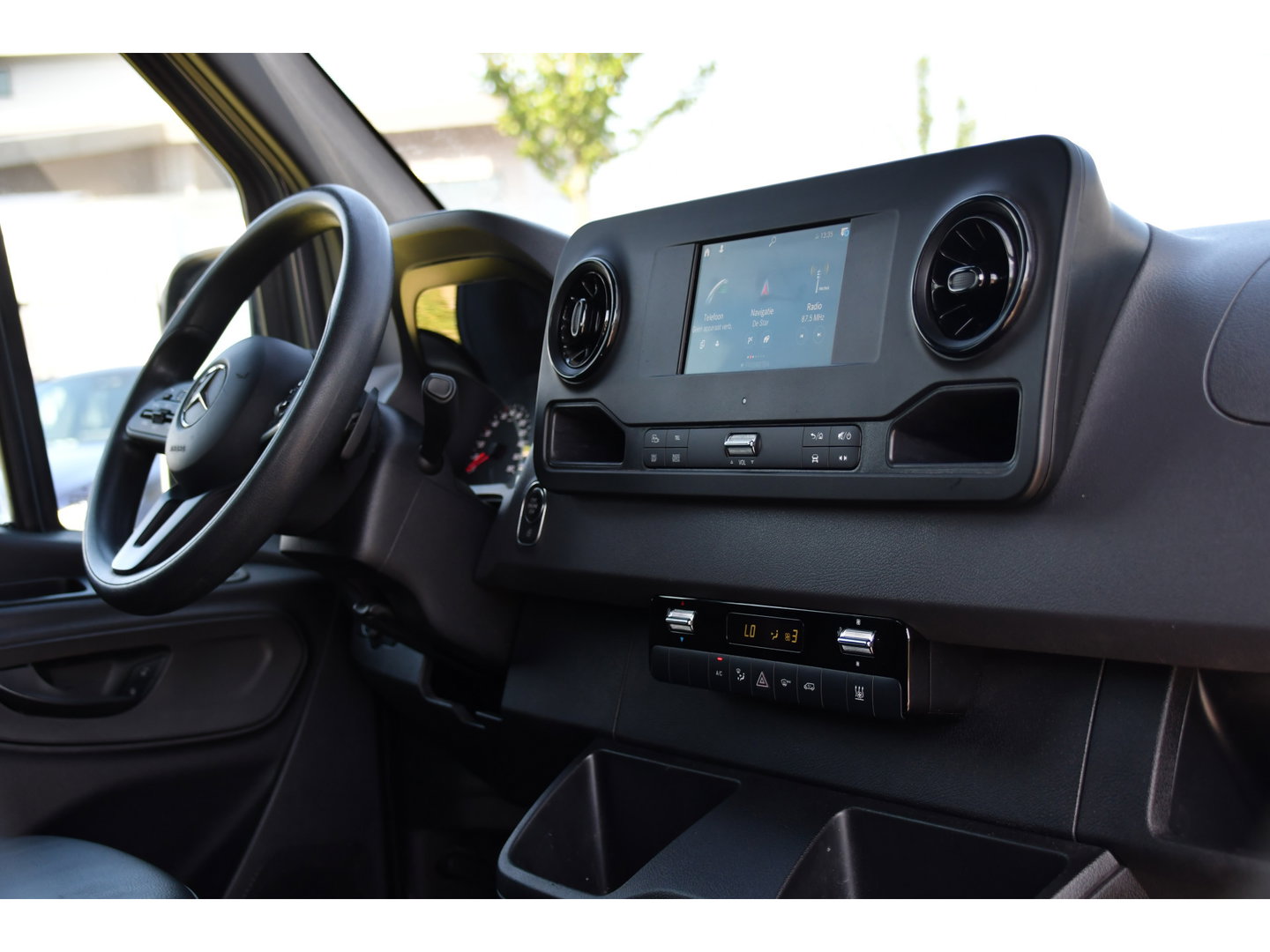 Mercedes-Benz Sprinter 317 1.9 CDI L2H2 DC PB Edition Camera, Cruise, Carplay, 170pk, LED, 3500kg Trekhaak, Automaat, Sensoren, Multimedia, Uniek!