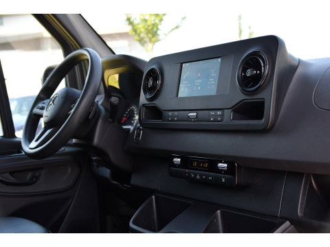 Mercedes-Benz Sprinter 317 1.9 CDI L2H2 DC PB Edition Camera, Cruise, Carplay, 170pk, LED, 3500kg Trekhaak, Automaat, Sensoren, Multimedia, Uniek!