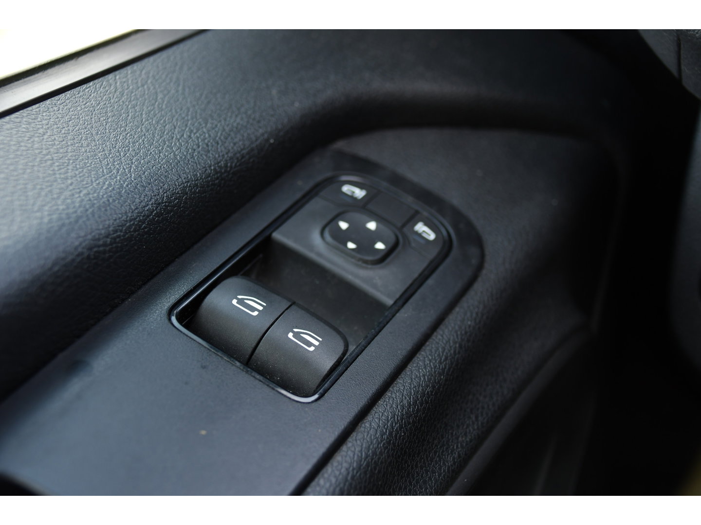 Mercedes-Benz Sprinter 317 1.9 CDI L2H2 DC PB Edition Camera, Cruise, Carplay, 170pk, LED, 3500kg Trekhaak, Automaat, Sensoren, Multimedia, Uniek!