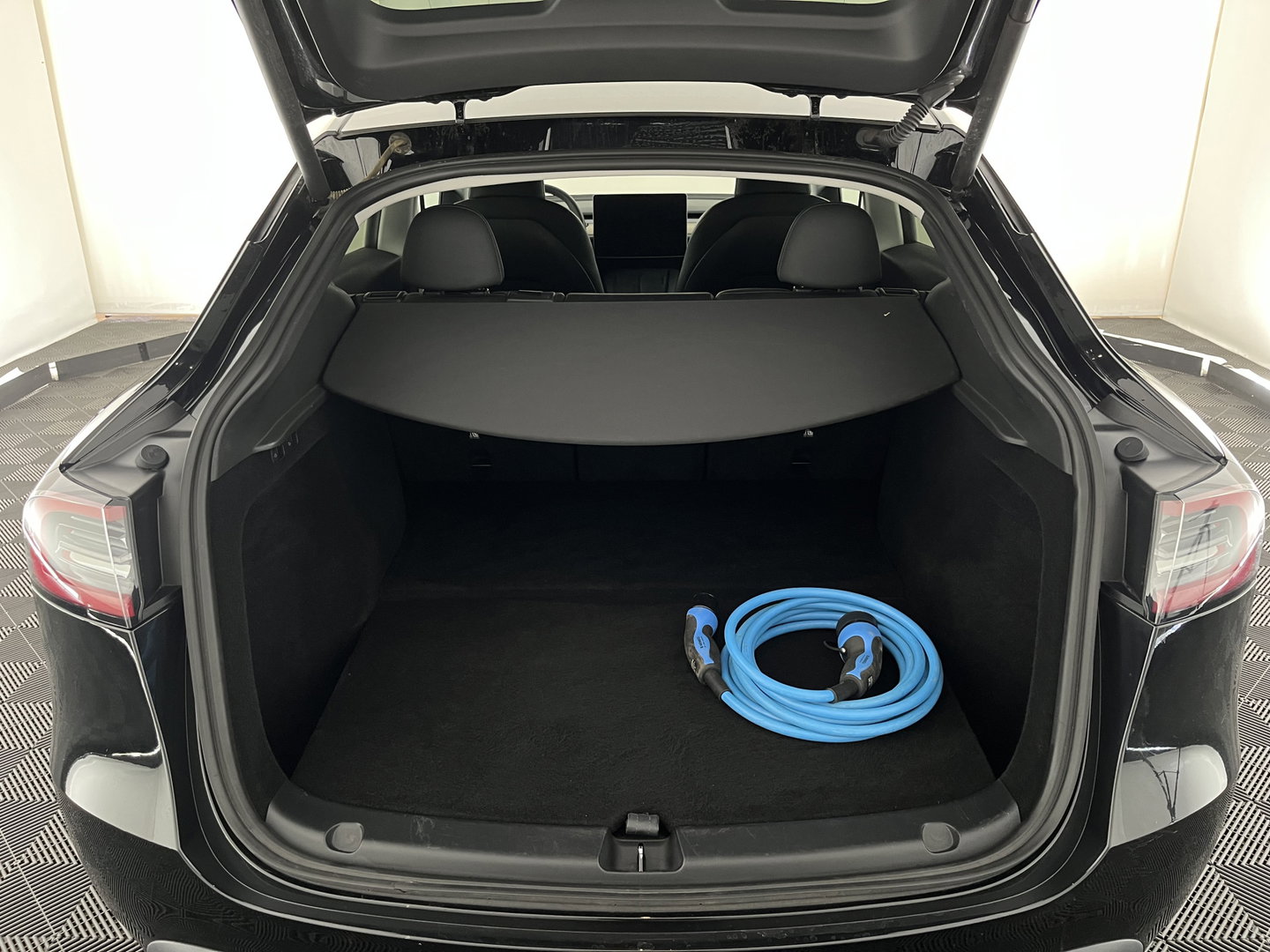 Tesla Model Y Long Range AWD 75 kWh [ 3-Fase ] {SOH-91%} (INCL.BTW)  Aut. *PANO | LEATHER | AUTO-PILOT | NAVI-FULLMAP | MATRIX-LED | KEYLESS | CAMERA | DAB+ | HEATED-COMFORTSEATS | PRIVACYGLASS | TOPVIEW*