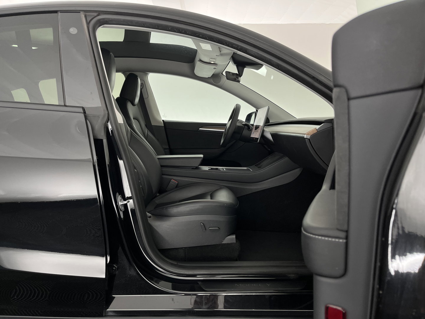 Tesla Model Y Long Range AWD 75 kWh [ 3-Fase ] {SOH-91%} (INCL.BTW)  Aut. *PANO | LEATHER | AUTO-PILOT | NAVI-FULLMAP | MATRIX-LED | KEYLESS | CAMERA | DAB+ | HEATED-COMFORTSEATS | PRIVACYGLASS | TOPVIEW*