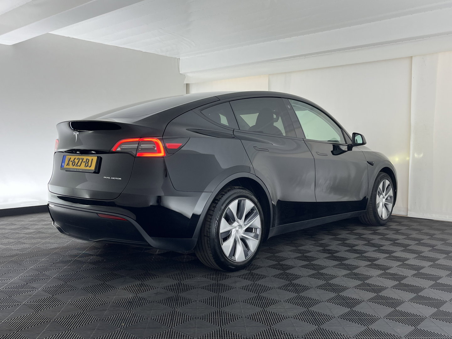 Tesla Model Y Long Range AWD 75 kWh [ 3-Fase ] {SOH-91%} (INCL.BTW)  Aut. *PANO | LEATHER | AUTO-PILOT | NAVI-FULLMAP | MATRIX-LED | KEYLESS | CAMERA | DAB+ | HEATED-COMFORTSEATS | PRIVACYGLASS | TOPVIEW*