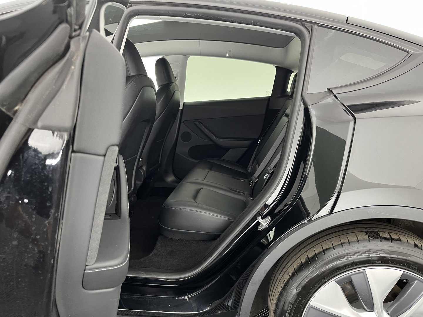 Tesla Model Y Long Range AWD 75 kWh [ 3-Fase ] {SOH-91%} (INCL.BTW)  Aut. *PANO | LEATHER | AUTO-PILOT | NAVI-FULLMAP | MATRIX-LED | KEYLESS | CAMERA | DAB+ | HEATED-COMFORTSEATS | PRIVACYGLASS | TOPVIEW*