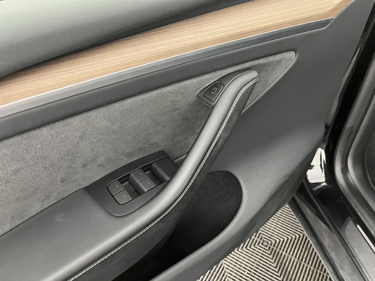 Tesla Model Y Long Range AWD 75 kWh [ 3-Fase ] {SOH-91%} (INCL.BTW)  Aut. *PANO | LEATHER | AUTO-PILOT | NAVI-FULLMAP | MATRIX-LED | KEYLESS | CAMERA | DAB+ | HEATED-COMFORTSEATS | PRIVACYGLASS | TOPVIEW*