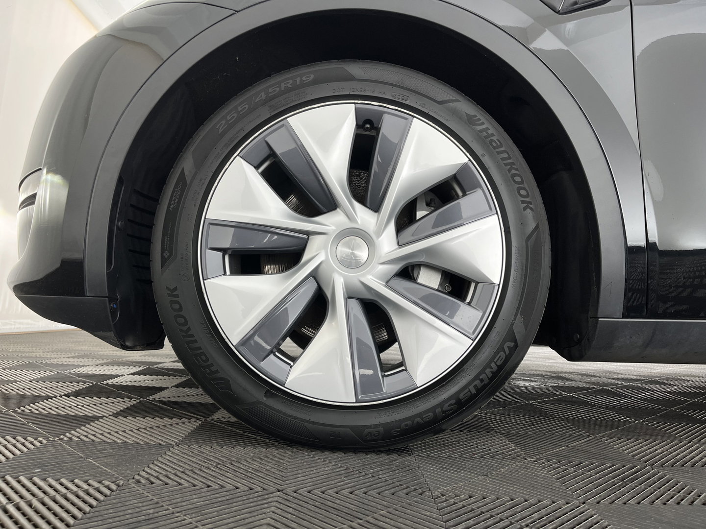 Tesla Model Y Long Range AWD 75 kWh [ 3-Fase ] {SOH-91%} (INCL.BTW)  Aut. *PANO | LEATHER | AUTO-PILOT | NAVI-FULLMAP | MATRIX-LED | KEYLESS | CAMERA | DAB+ | HEATED-COMFORTSEATS | PRIVACYGLASS | TOPVIEW*