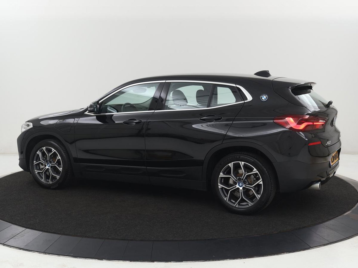 BMW X2 xDrive25e Executive | SOH 88% | Camera | Navigatie | Full LED | Park Assist | Climate control | Bluetooth | Cruise control | 18'' lichtmetalen velgen | PHEV | Plug In