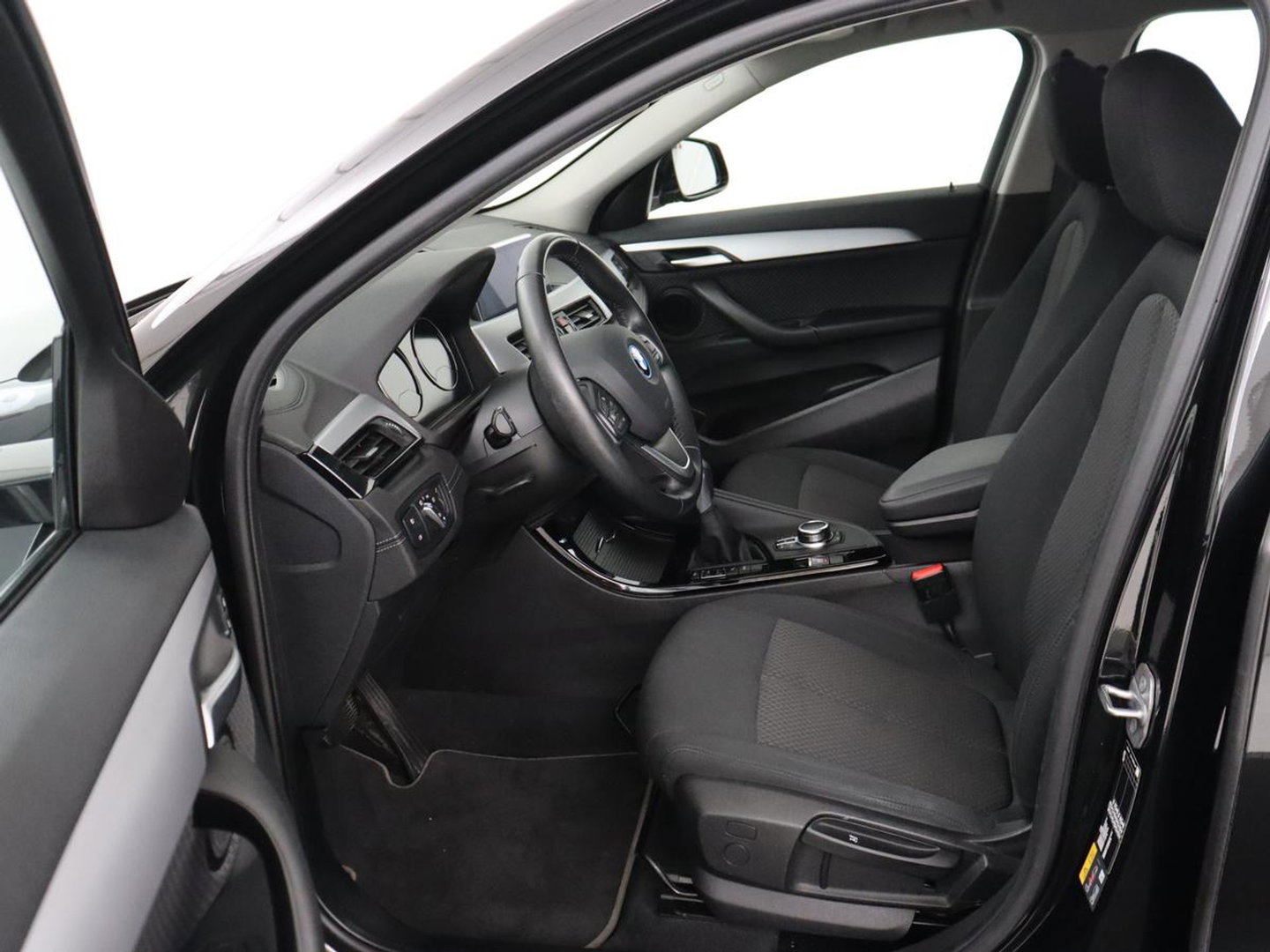 BMW X2 xDrive25e Executive | SOH 88% | Camera | Navigatie | Full LED | Park Assist | Climate control | Bluetooth | Cruise control | 18'' lichtmetalen velgen | PHEV | Plug In