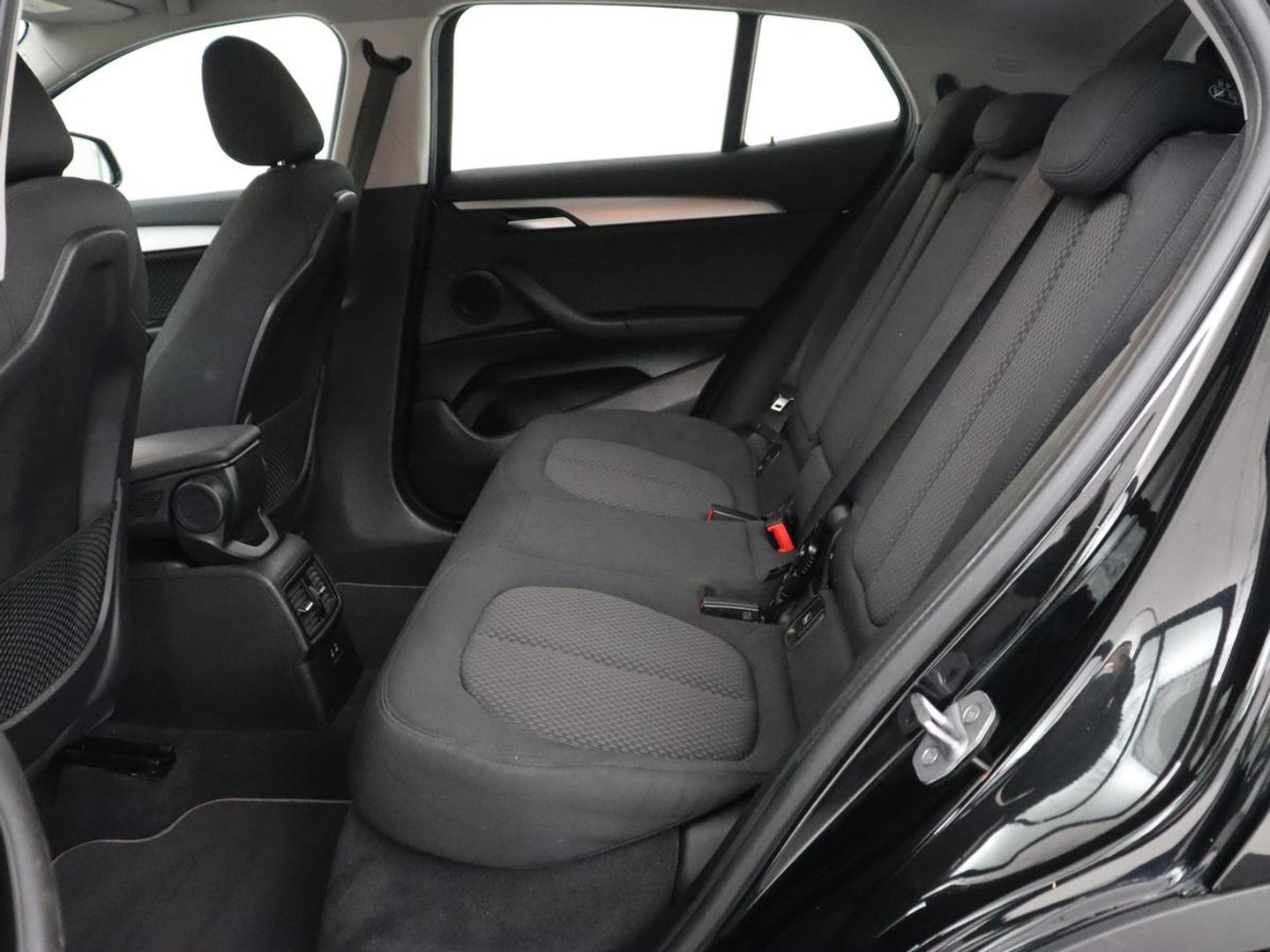 BMW X2 xDrive25e Executive | SOH 88% | Camera | Navigatie | Full LED | Park Assist | Climate control | Bluetooth | Cruise control | 18'' lichtmetalen velgen | PHEV | Plug In