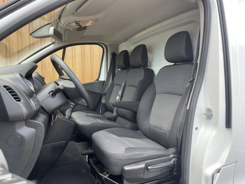 Renault Trafic 2.0 dCi 120 T29 L2H1 Comfort | Led Pure Vision | DAB | Cruise Control | Camera Achter | Automatische Verlichting |