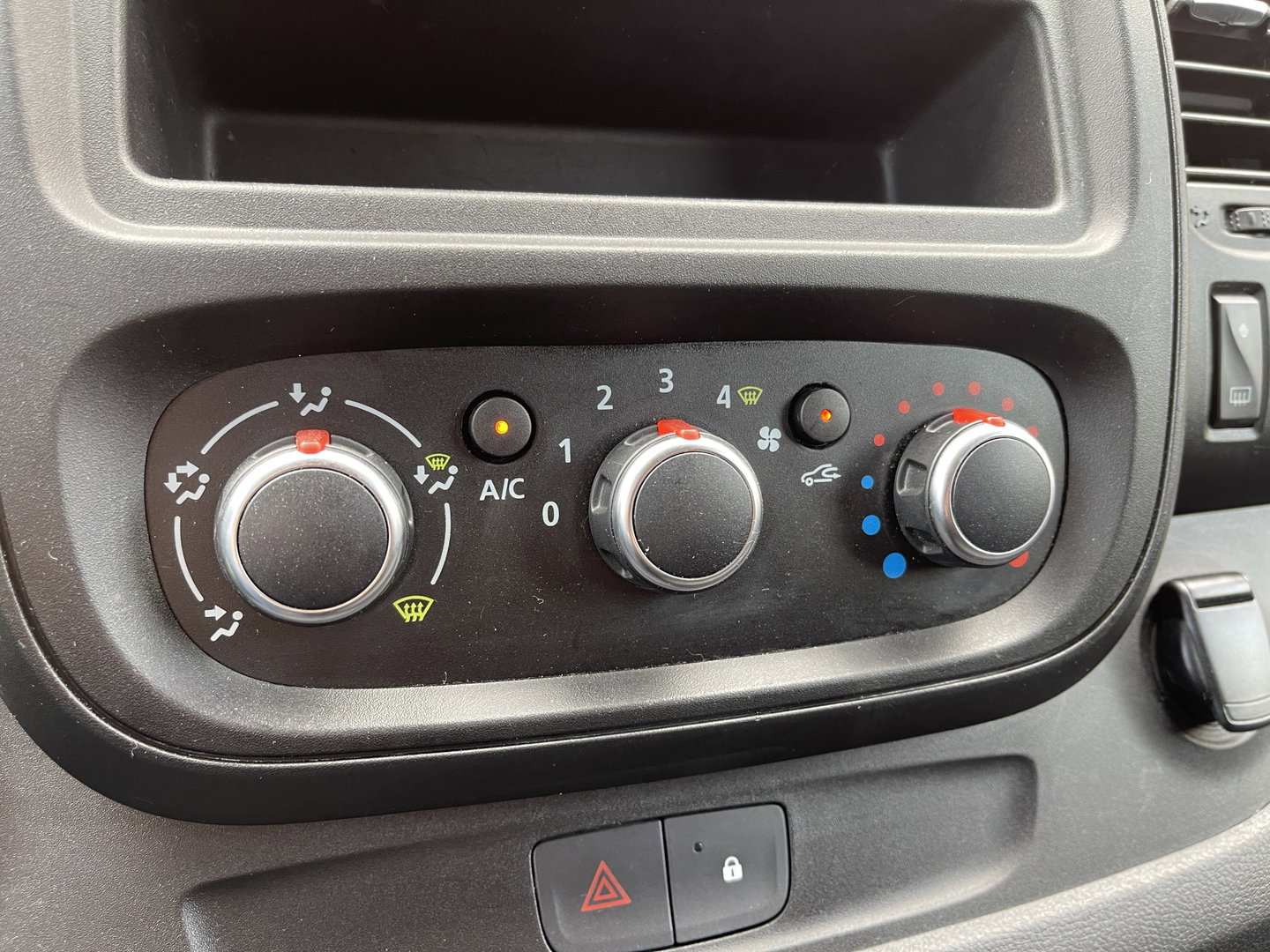 Renault Trafic 2.0 dCi 120 T29 L2H1 Comfort | Led Pure Vision | DAB | Cruise Control | Camera Achter | Automatische Verlichting |
