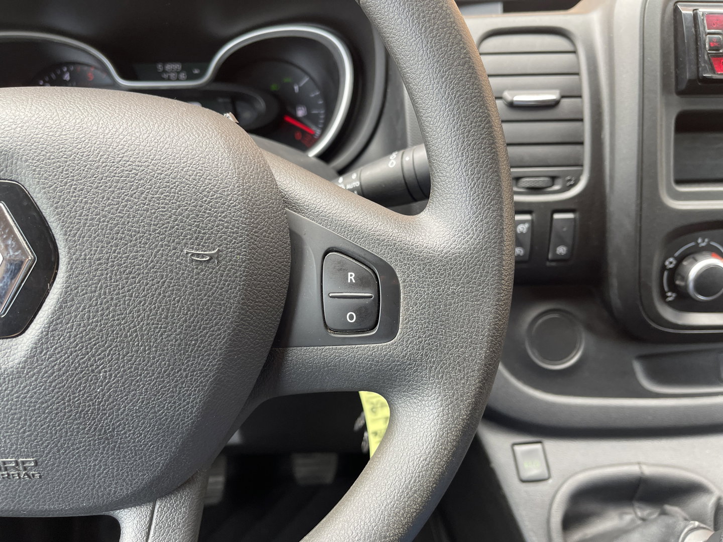 Renault Trafic 2.0 dCi 120 T29 L2H1 Comfort | Led Pure Vision | DAB | Cruise Control | Camera Achter | Automatische Verlichting |