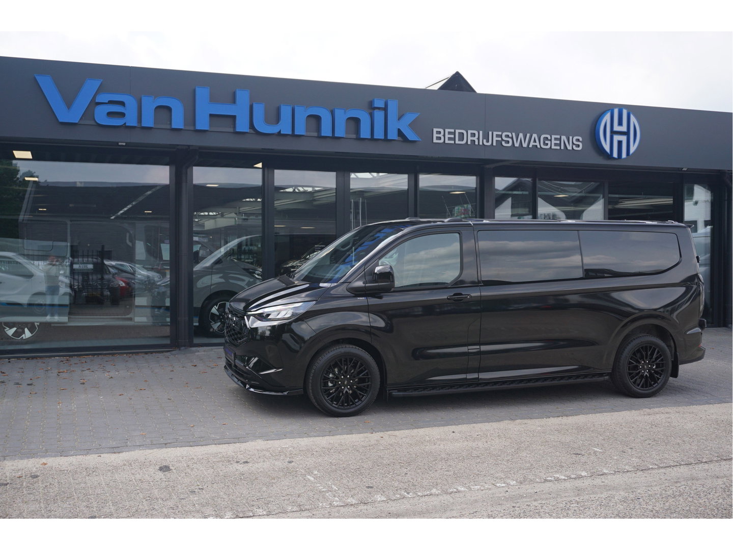 Ford Transit Custom 320L 2.5 PHEV 233PK Dubbel Cabine JWR BLACK PRIJS INCL. BPM !! 13" Navi, Adap. Cruise, Camera, 19" LM, Trekhaak!! NR. HYBDCB