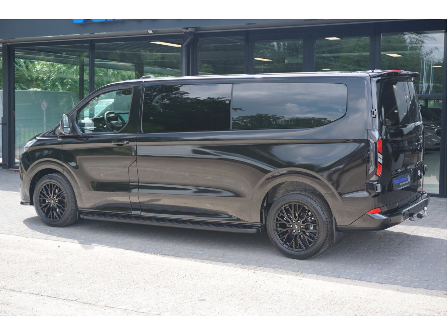 Ford Transit Custom 320L 2.5 PHEV 233PK Dubbel Cabine JWR BLACK PRIJS INCL. BPM !! 13" Navi, Adap. Cruise, Camera, 19" LM, Trekhaak!! NR. HYBDCB