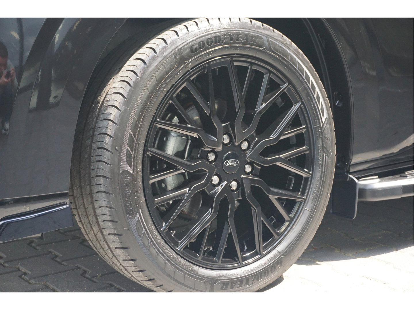 Ford Transit Custom 320L 2.5 PHEV 233PK Dubbel Cabine JWR BLACK PRIJS INCL. BPM !! 13" Navi, Adap. Cruise, Camera, 19" LM, Trekhaak!! NR. HYBDCB