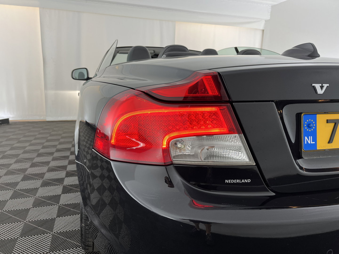 Volvo C70 Convertible 2.0 D3 Summum Plus Line Aut *LEATHER | XENON | MEMORY-PACK | CRUISE | PDC | TOWBAR | AIRSCARF | NAVI-FULLMAP | HEATED-COMFORTSEATS | 18''ALU*