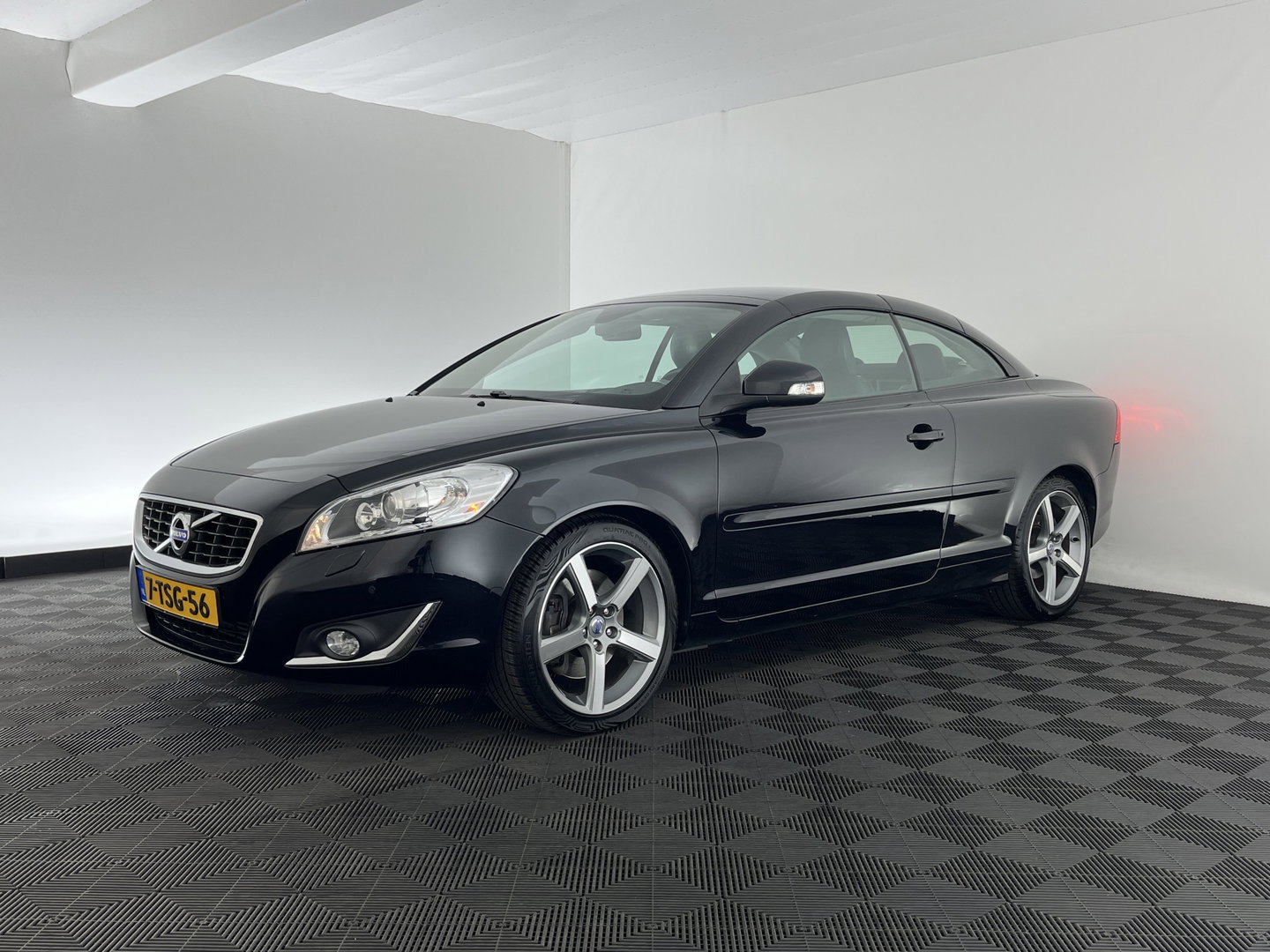Volvo C70 Convertible 2.0 D3 Summum Plus Line Aut *LEATHER | XENON | MEMORY-PACK | CRUISE | PDC | TOWBAR | AIRSCARF | NAVI-FULLMAP | HEATED-COMFORTSEATS | 18''ALU*