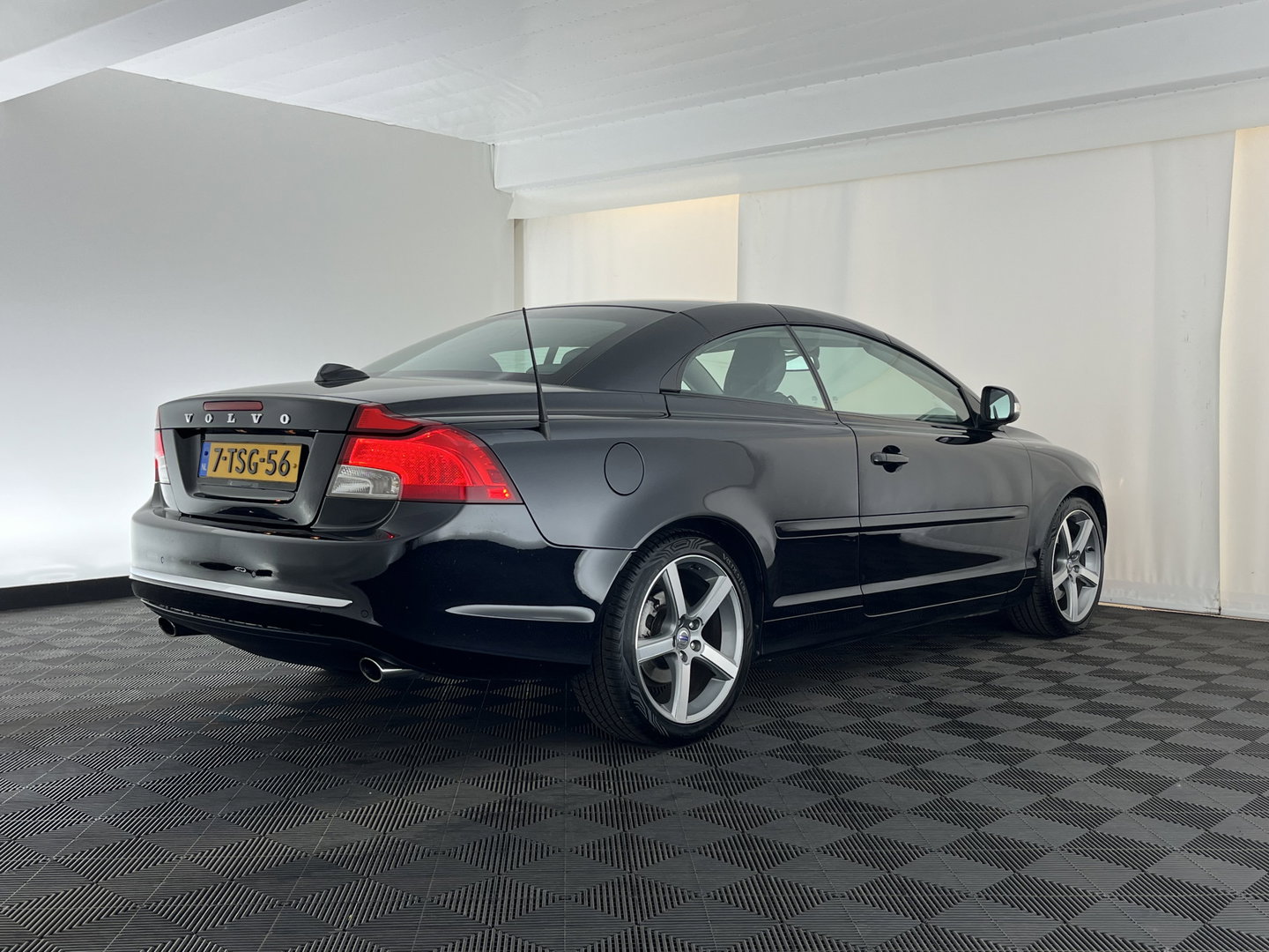 Volvo C70 Convertible 2.0 D3 Summum Plus Line Aut *LEATHER | XENON | MEMORY-PACK | CRUISE | PDC | TOWBAR | AIRSCARF | NAVI-FULLMAP | HEATED-COMFORTSEATS | 18''ALU*
