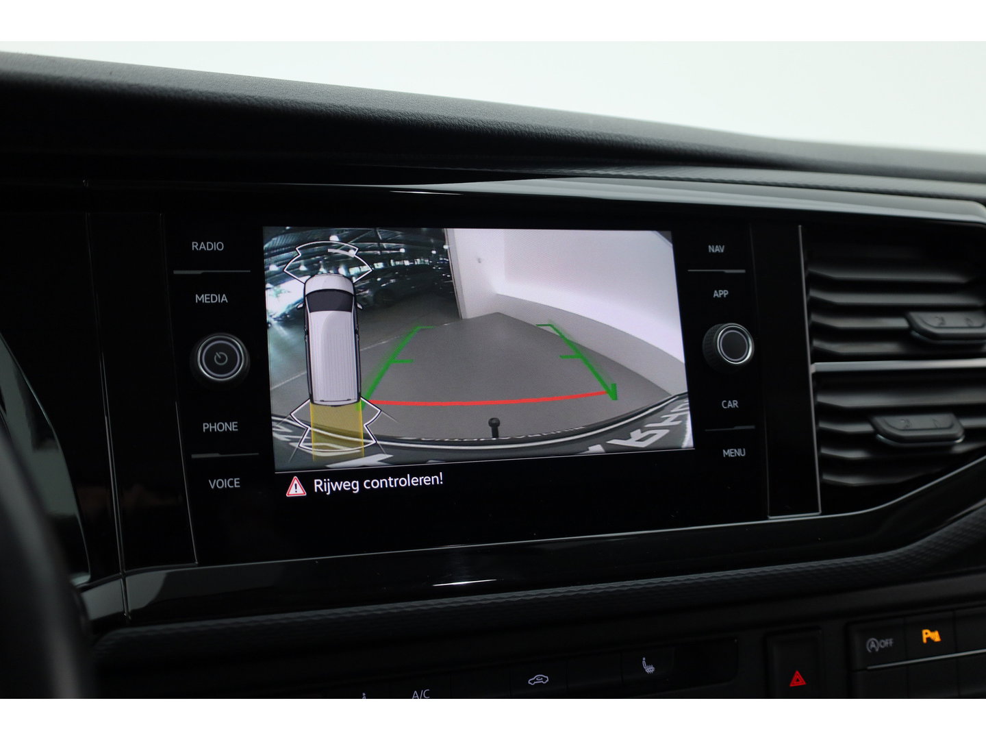 Volkswagen Transporter 2.0 TDI-204pk L2H1 | 4Motion | Automaat | Standkachel | Adapt.Cruise | Camera | Digitaal Cockpit | Navi | Carplay