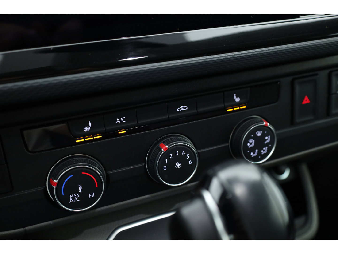 Volkswagen Transporter 2.0 TDI-204pk L2H1 | 4Motion | Automaat | Standkachel | Adapt.Cruise | Camera | Digitaal Cockpit | Navi | Carplay