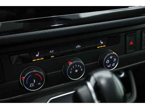Volkswagen Transporter 2.0 TDI-204pk L2H1 | 4Motion | Automaat | Standkachel | Adapt.Cruise | Camera | Digitaal Cockpit | Navi | Carplay