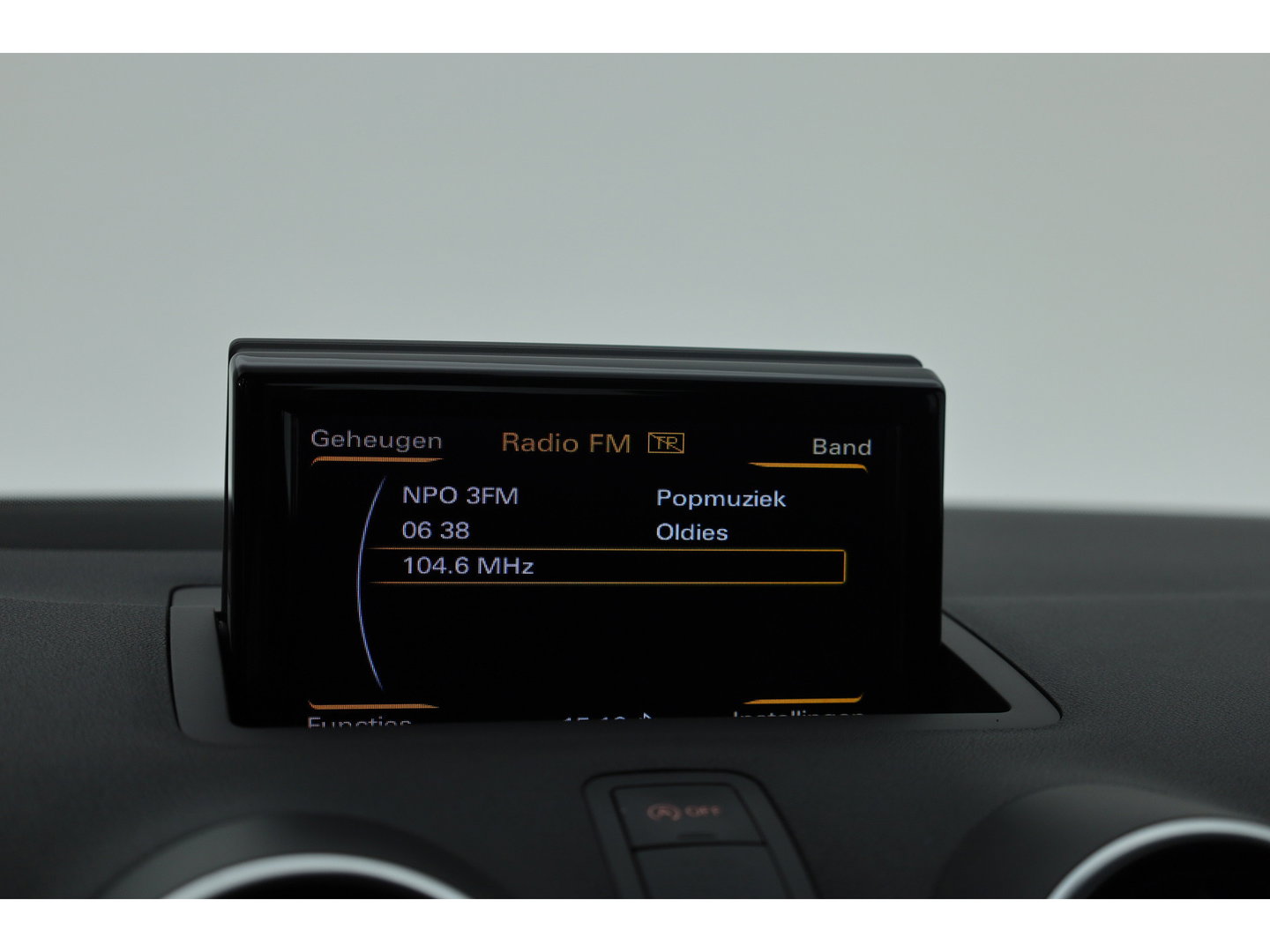Audi A1 Sportback 1.0 TFSI S-Line | Navi | Bluetooth | Stoelverw. | Licht/- Regensensor | All Seasons | 17''