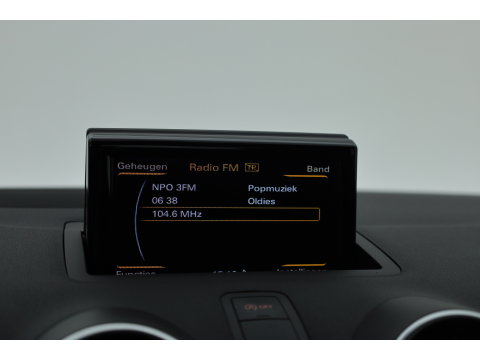Audi A1 Sportback 1.0 TFSI S-Line | Navi | Bluetooth | Stoelverw. | Licht/- Regensensor | All Seasons | 17''