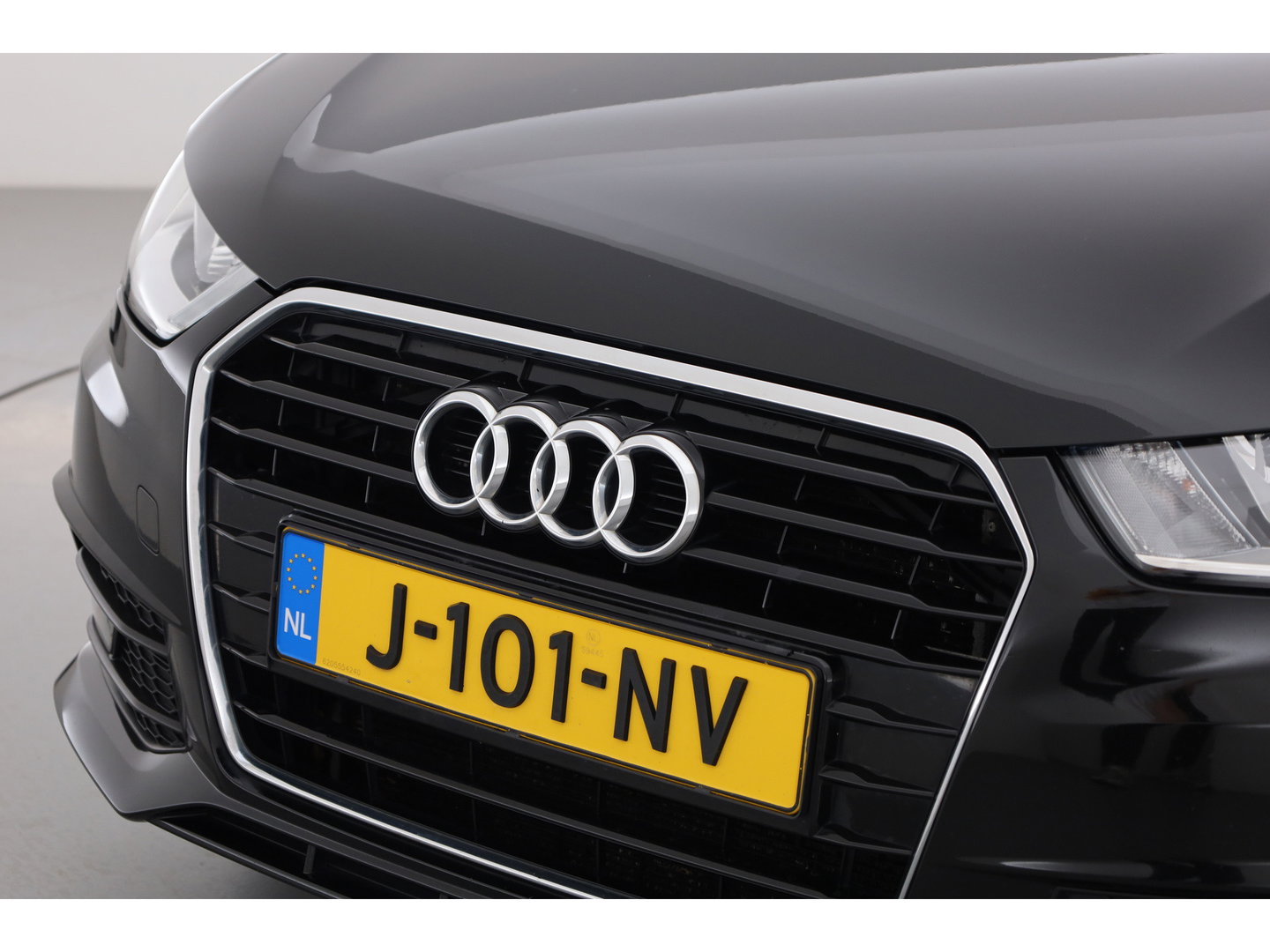 Audi A1 Sportback 1.0 TFSI S-Line | Navi | Bluetooth | Stoelverw. | Licht/- Regensensor | All Seasons | 17''