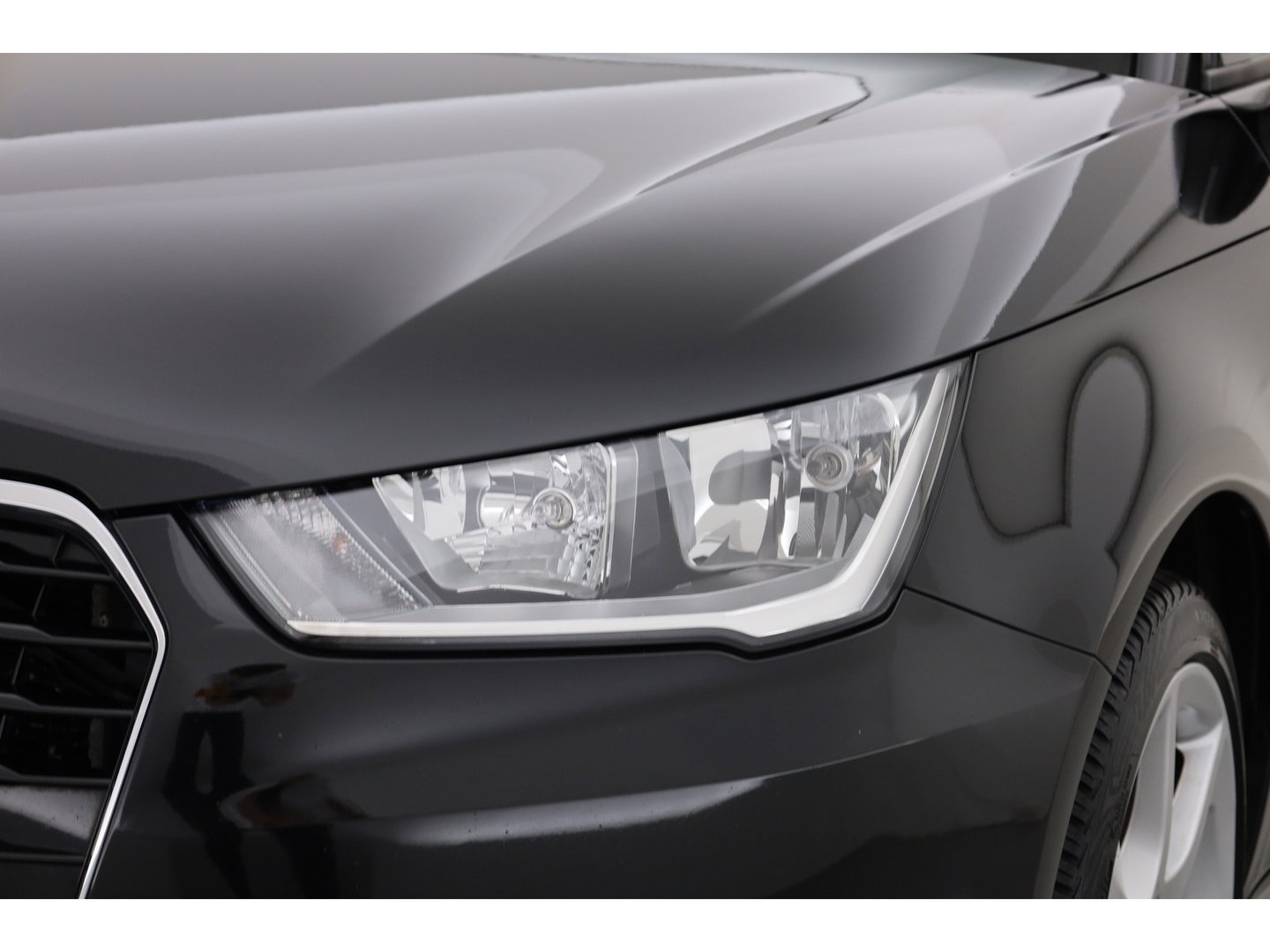 Audi A1 Sportback 1.0 TFSI S-Line | Navi | Bluetooth | Stoelverw. | Licht/- Regensensor | All Seasons | 17''