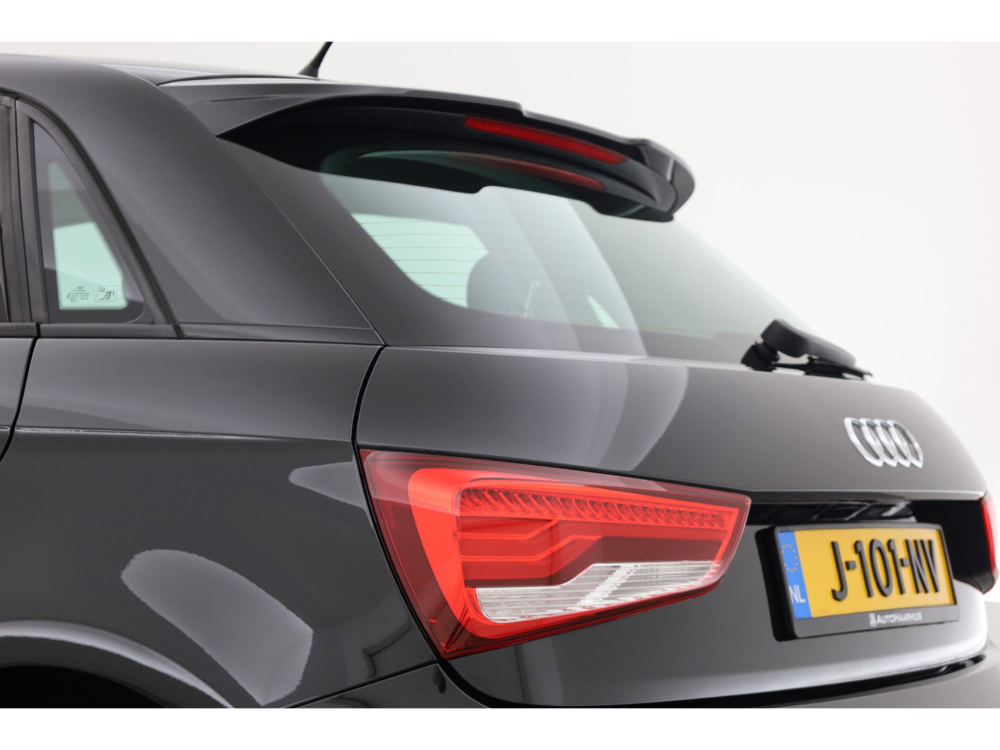Audi A1 Sportback 1.0 TFSI S-Line | Navi | Bluetooth | Stoelverw. | Licht/- Regensensor | All Seasons | 17''