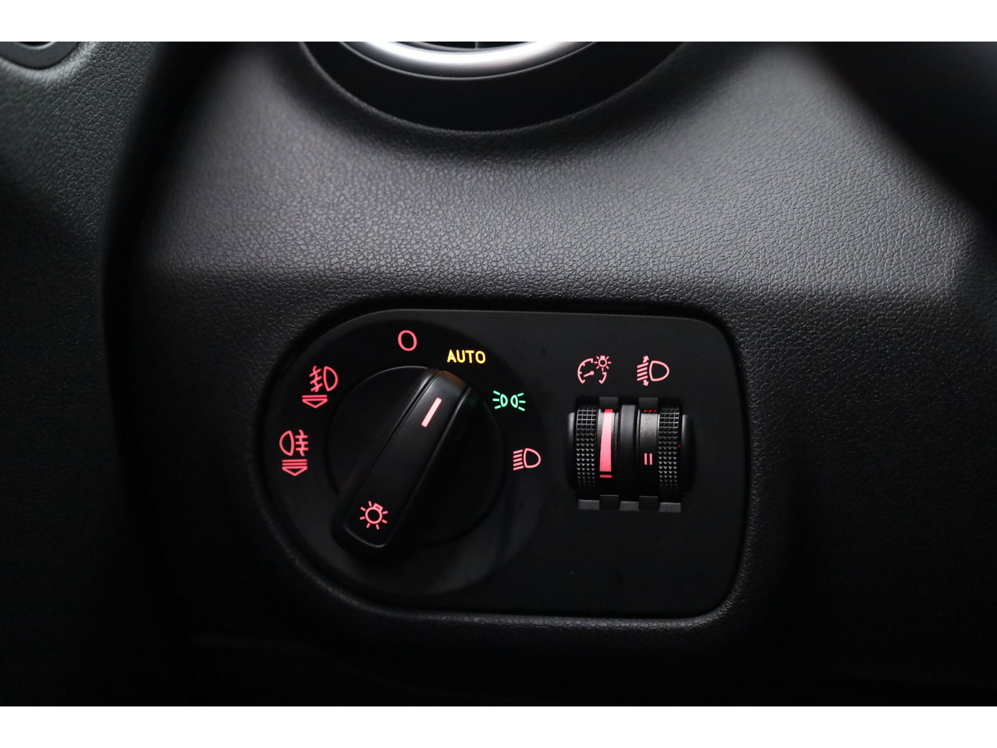 Audi A1 Sportback 1.0 TFSI S-Line | Navi | Bluetooth | Stoelverw. | Licht/- Regensensor | All Seasons | 17''