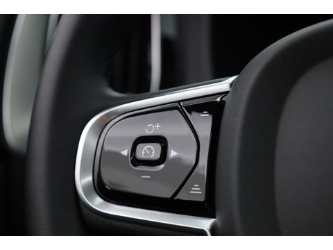 Volvo XC60 T6 PHEV Ultra Black Edition | Pano | HUD | Elek. Trekhaak | Memory Seats | 360cam | Adapt. Cruise | 21'' | Google Info. x