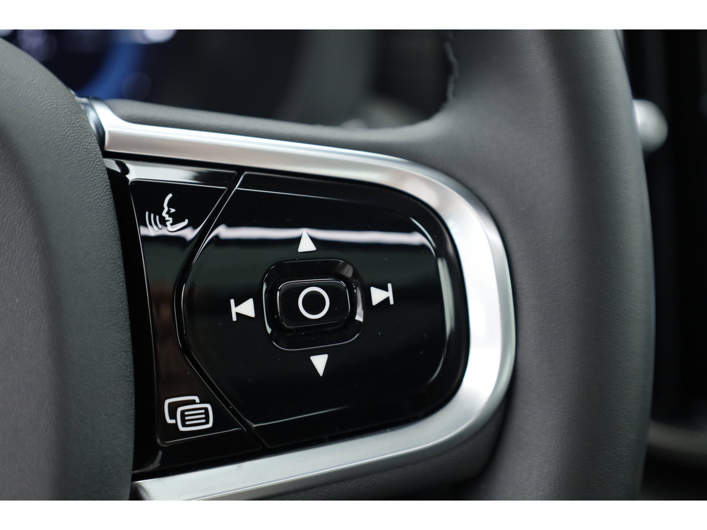 Volvo XC60 T6 PHEV Ultra Black Edition | Pano | HUD | Elek. Trekhaak | Memory Seats | 360cam | Adapt. Cruise | 21'' | Google Info. x