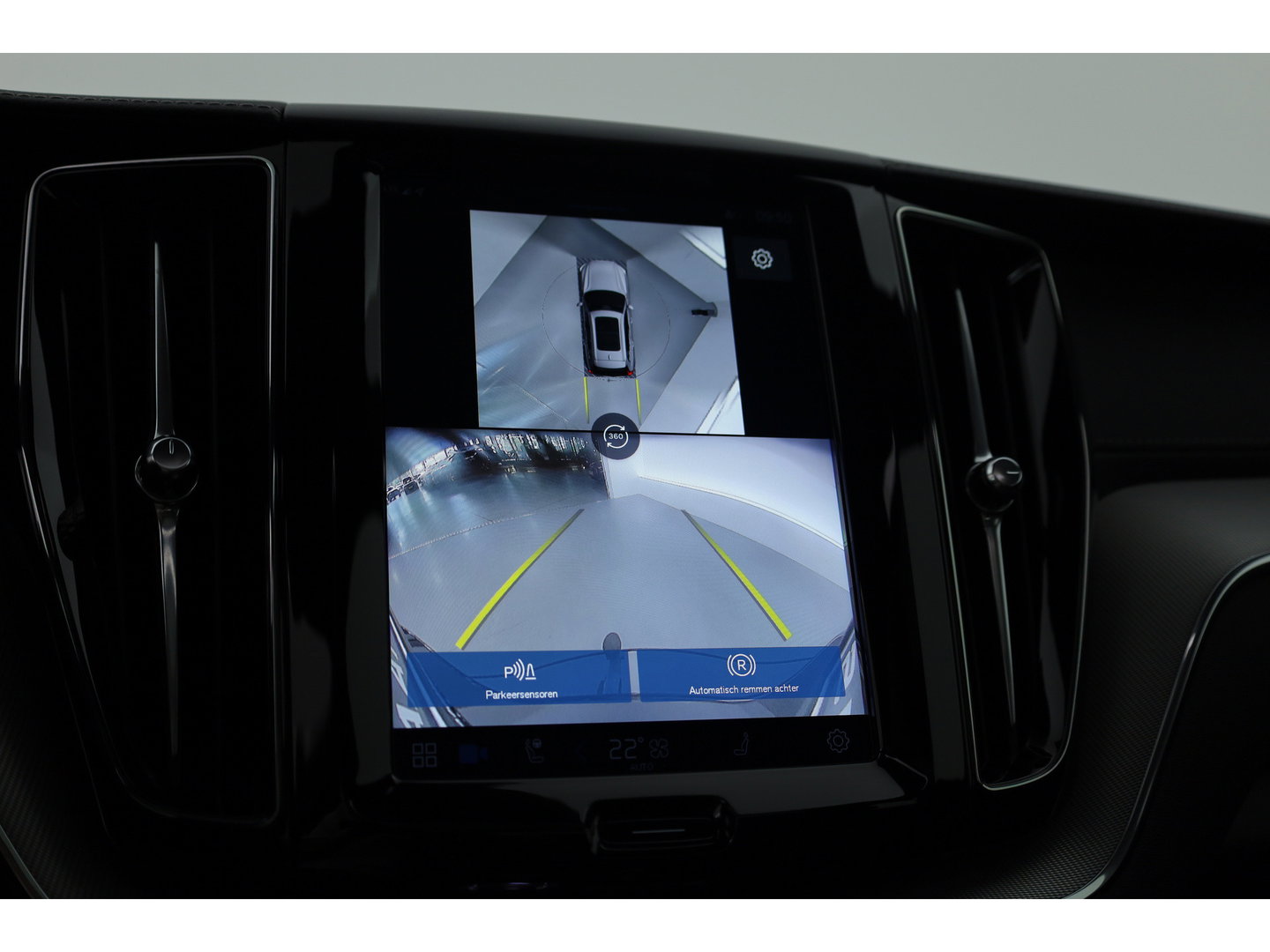 Volvo XC60 T6 PHEV Ultra Black Edition | Pano | HUD | Elek. Trekhaak | Memory Seats | 360cam | Adapt. Cruise | 21'' | Google Info. x