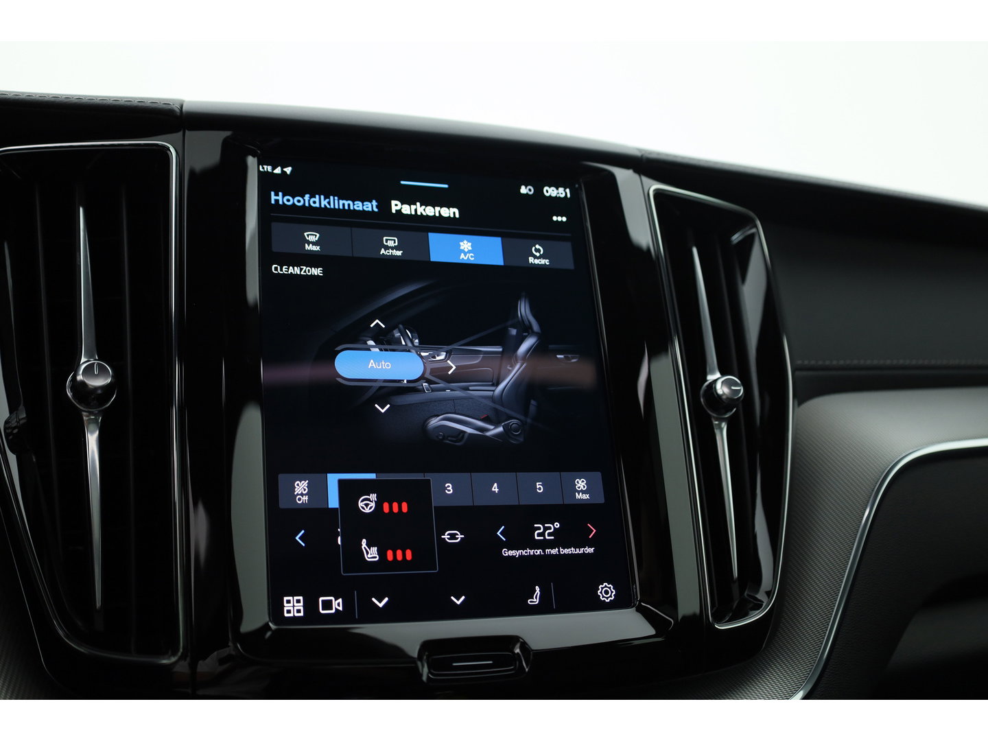 Volvo XC60 T6 PHEV Ultra Black Edition | Pano | HUD | Elek. Trekhaak | Memory Seats | 360cam | Adapt. Cruise | 21'' | Google Info. x