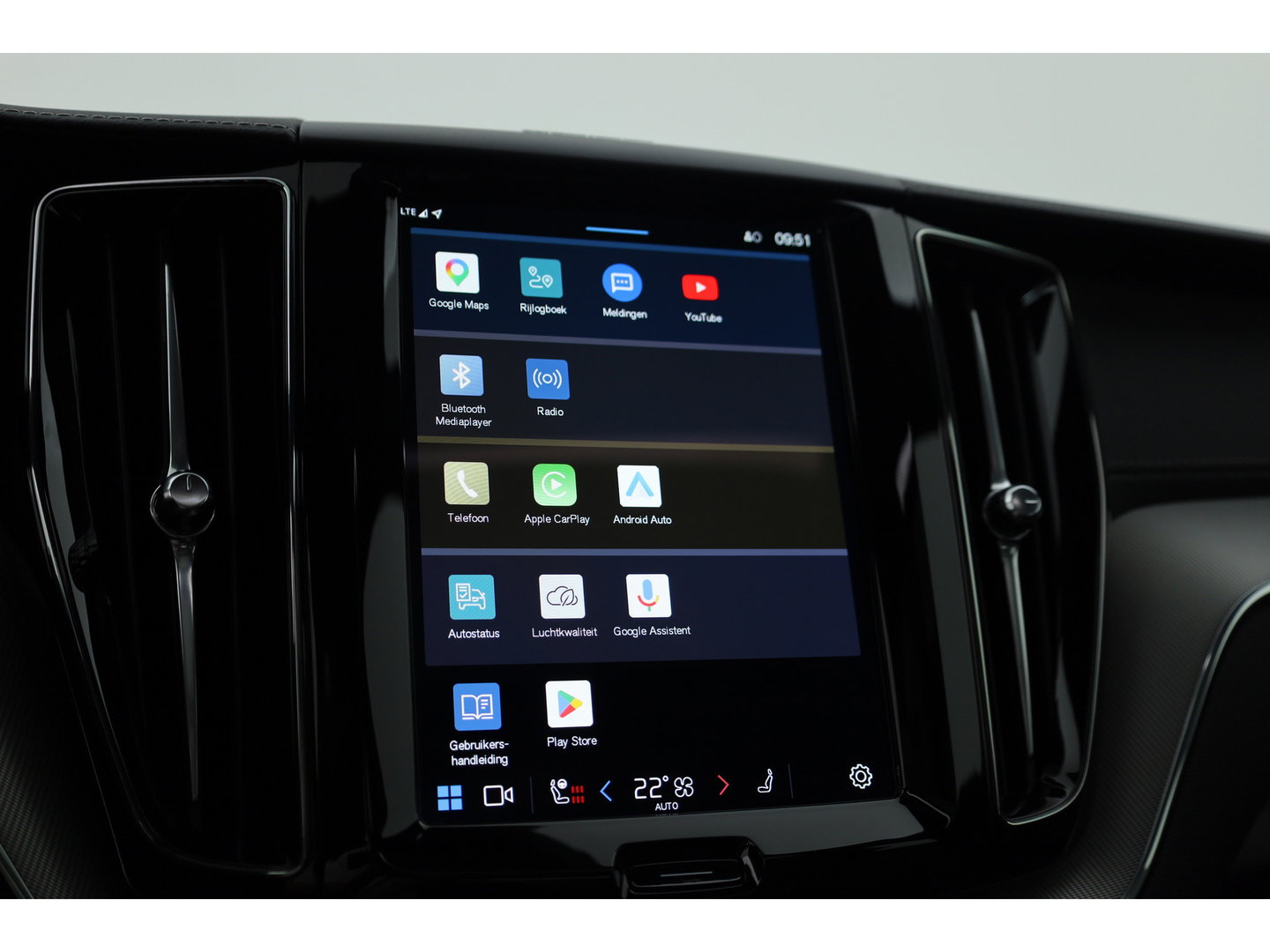Volvo XC60 T6 PHEV Ultra Black Edition | Pano | HUD | Elek. Trekhaak | Memory Seats | 360cam | Adapt. Cruise | 21'' | Google Info. x