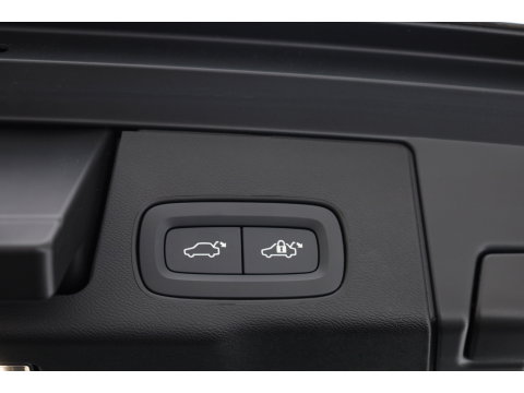 Volvo XC60 T6 PHEV Ultra Black Edition | Pano | HUD | Elek. Trekhaak | Memory Seats | 360cam | Adapt. Cruise | 21'' | Google Info. x