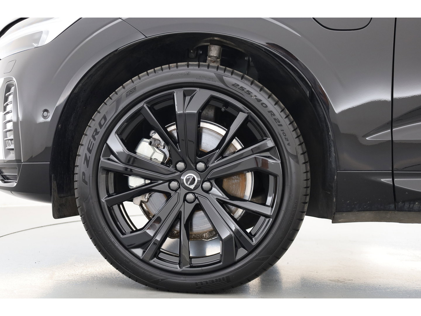 Volvo XC60 T6 PHEV Ultra Black Edition | Pano | HUD | Elek. Trekhaak | Memory Seats | 360cam | Adapt. Cruise | 21'' | Google Info. x