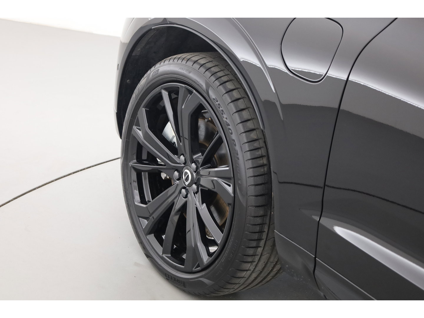 Volvo XC60 T6 PHEV Ultra Black Edition | Pano | HUD | Elek. Trekhaak | Memory Seats | 360cam | Adapt. Cruise | 21'' | Google Info. x